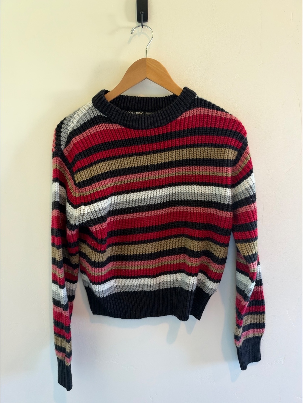 Hot Topic Women’s Striped Chunky Knit Sweater Size Medium Red Black Y2K